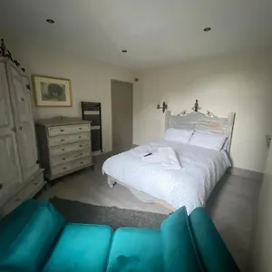 Just The Tonic Apartment