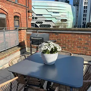 https://central-leeds-townhouse-with-private-roof-garden-sleeps-4.yorkshirehotels.net
