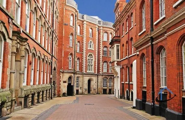 Flat 1 - King Bed, Parking, Workspace, Wi-Fi, Corporates Nottingham Apartment